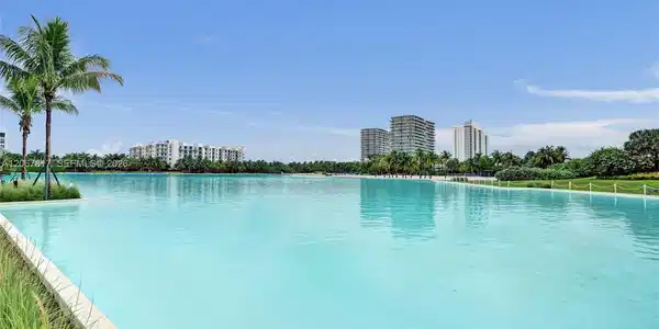 Image 4: Lagoon
