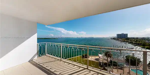 11111 Biscayne Blvd Unit 9E / 910