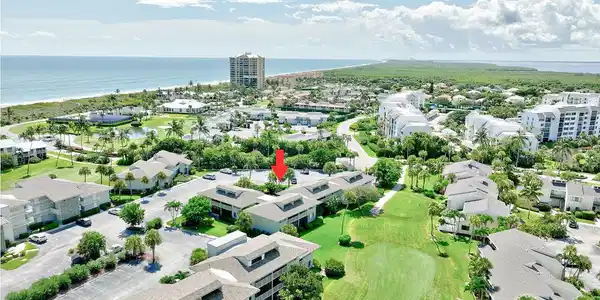 Image 2: NESTLED BETWEEN THE OCEAN & THE INTRACOA