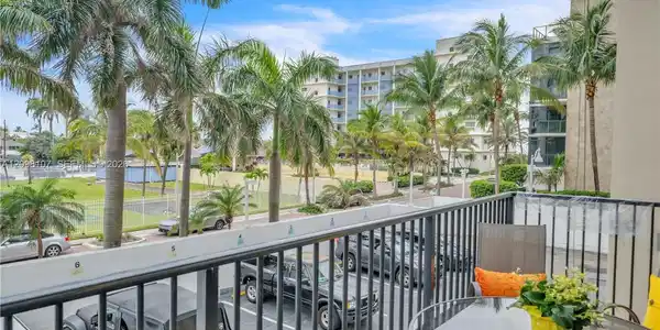 Image 3: Relax on your balcony at Quadomain