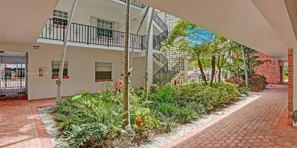 2500 NE 9th St