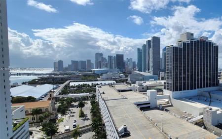1750 N Bayshore Dr