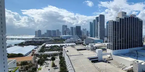 1750 N Bayshore Dr