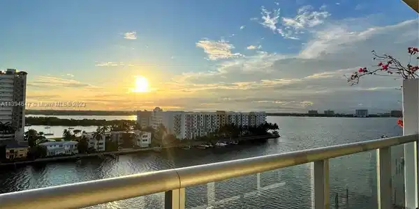 7930 East Dr Unit 906
