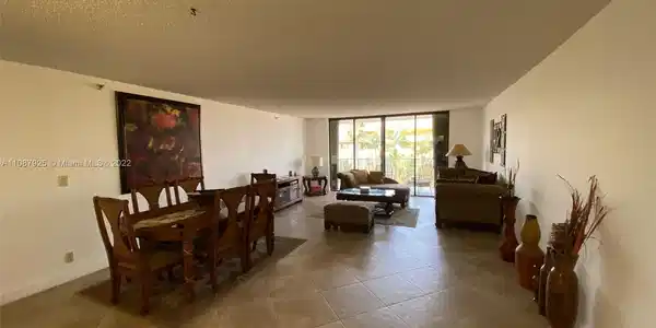 8877 Collins Ave