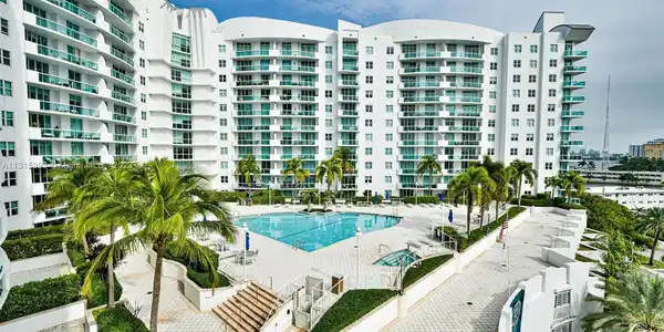 7900 Harbor Island Dr Unit 825