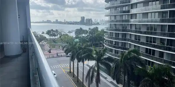 1800 N Bayshore Dr