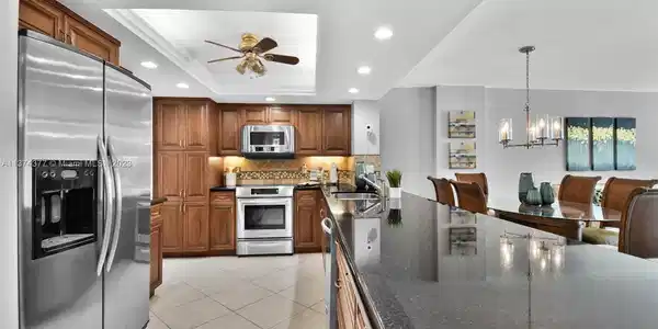 1150 Hillsboro Mile Unit 206