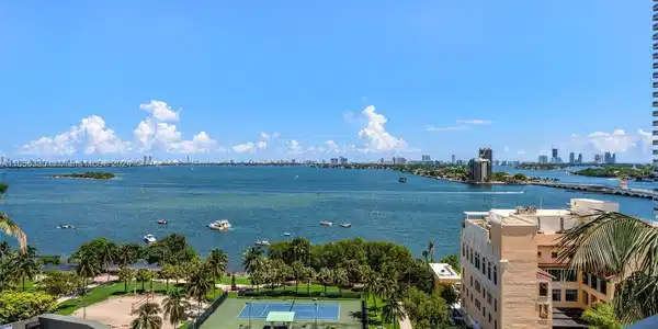 1750 N Bayshore Dr
