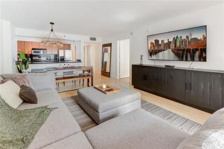 1200 Brickell Bay Dr