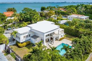 900 N Venetian Dr