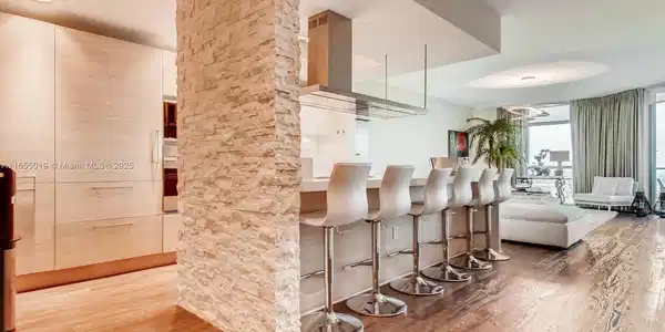 17301 Biscayne Blvd