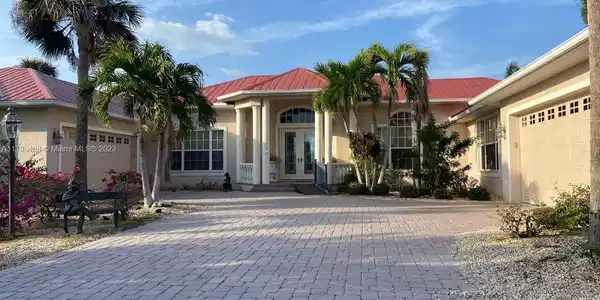 1524 Columbian Drive