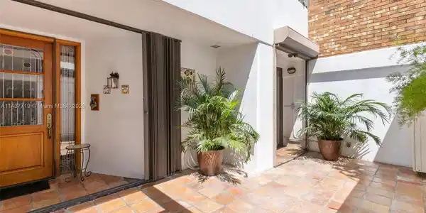1526 NE Quayside Ter