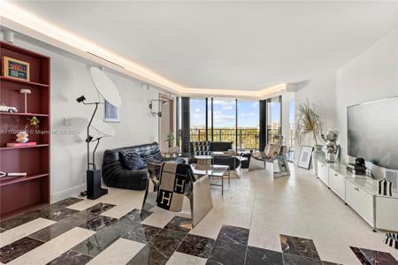 4000 NE Towerside Ter