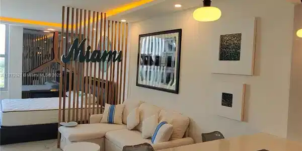 2899 Collins Ave