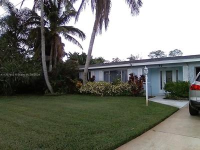 32 Fairview Blvd