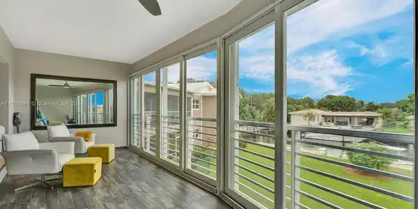 701 NE Harbour Ter