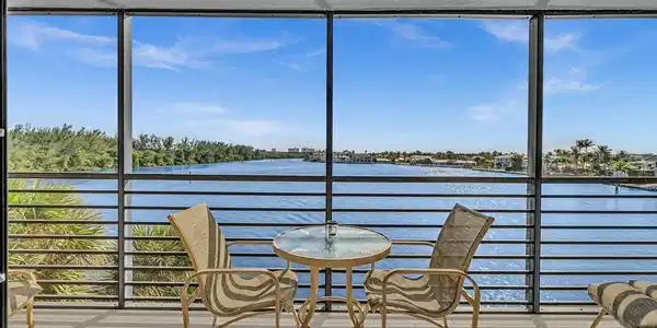 900 NE Spanish River