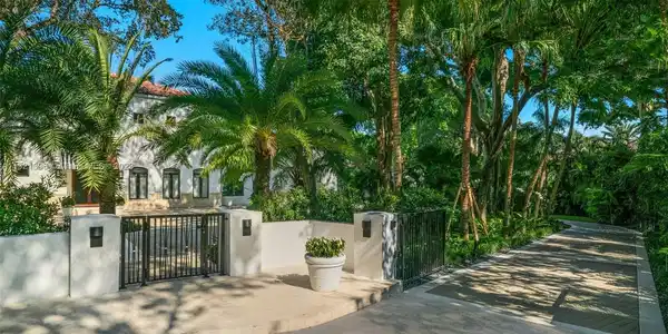 9400 Old Cutler Ln