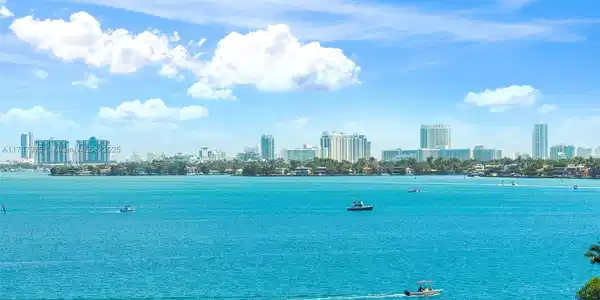 2020 N Bayshore Dr