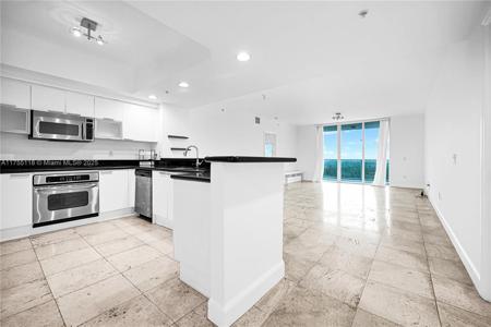 15051 Royal Oaks Ln