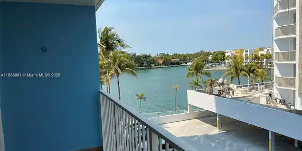 5838 Collins Ave