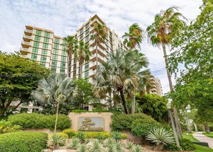 1121 Crandon Blvd