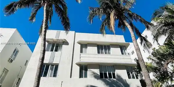 3710 Collins Ave