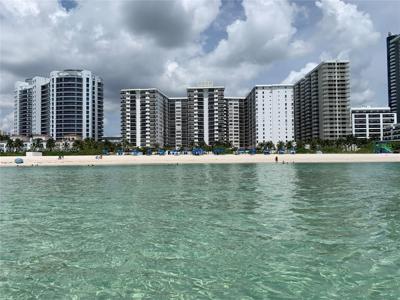 6039 Collins Ave