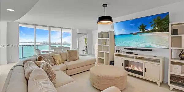1800 N Bayshore Dr