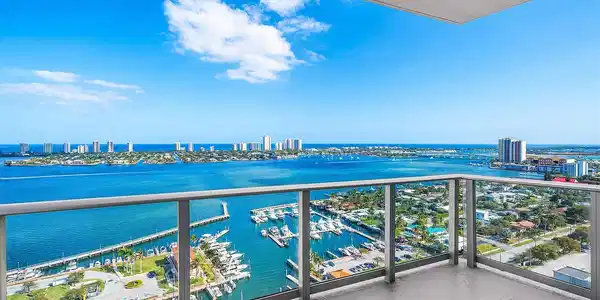 220 Lake Shore