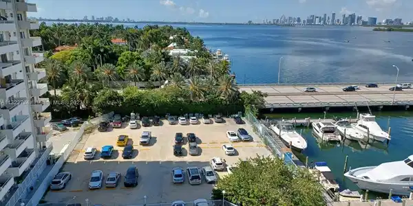 7904 West Dr Unit 915