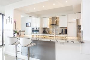 2000 Towerside Ter Unit PH05