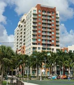 2000 N Bayshore Dr