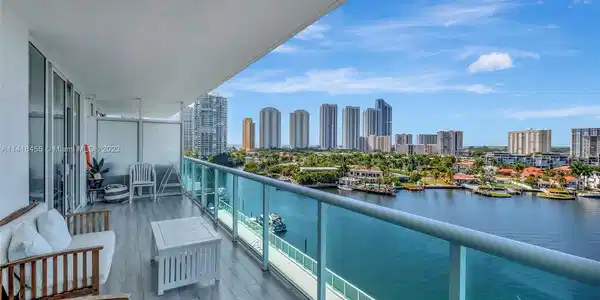 400 Sunny Isles Blvd