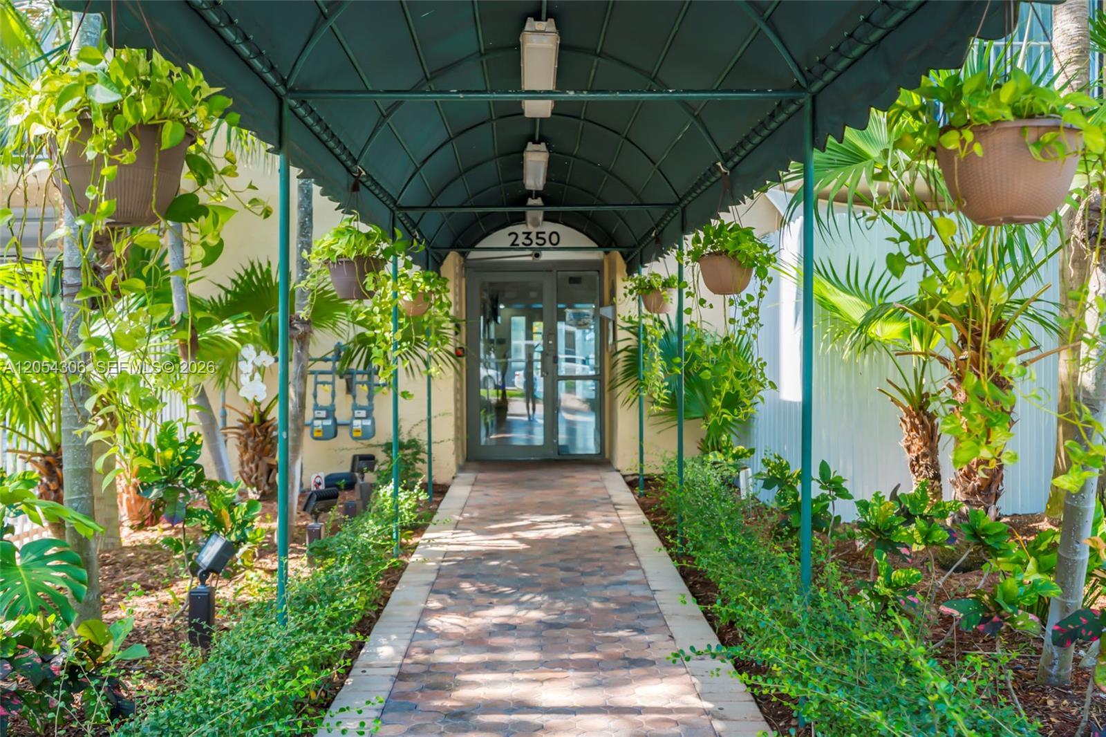 Image 3: Front Entrance to Buildng