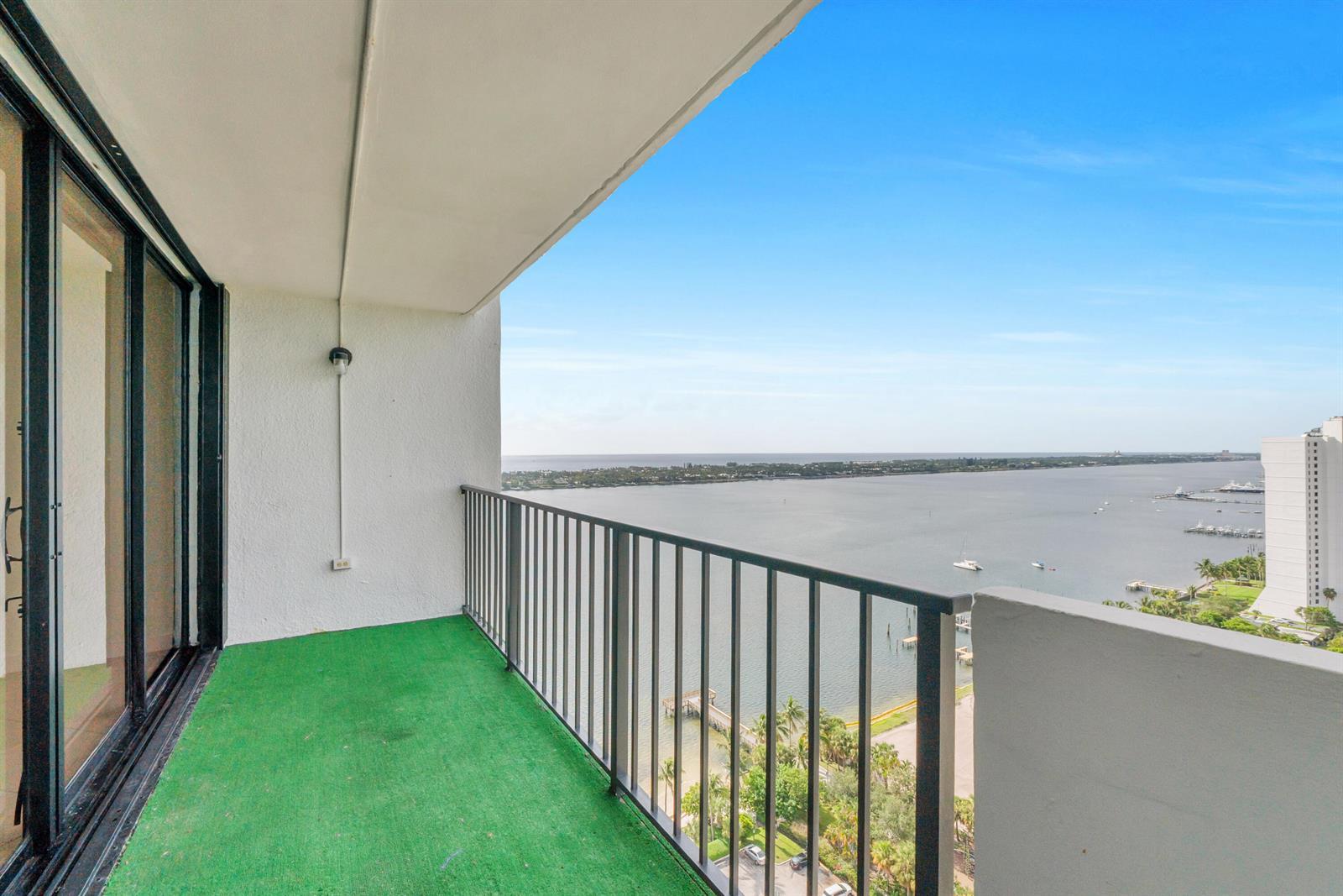 Image 2: 5600 N Flagler Dr u2504-3