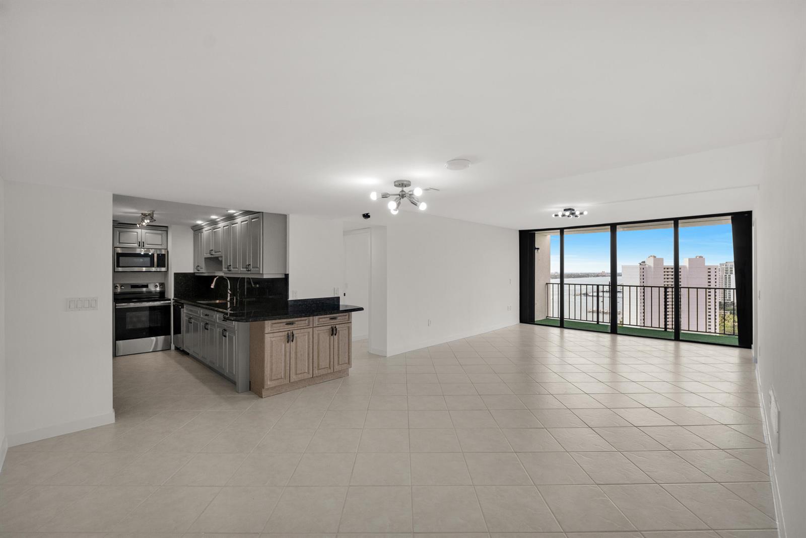 Image 4: 5600 N Flagler Dr u2504-2