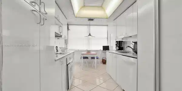 18061 Biscayne Blvd