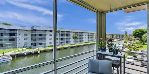 3750 NE 170th St Unit 300