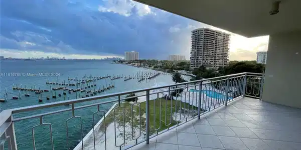 11111 Biscayne Blvd