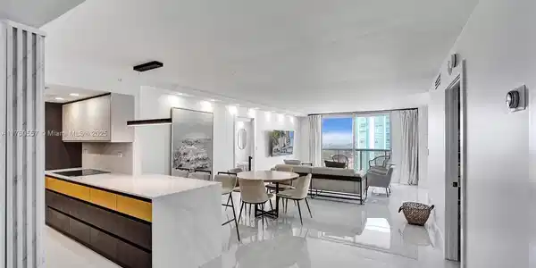 6039 Collins Ave