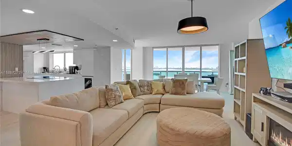 1800 N Bayshore Dr