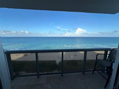 6039 Collins Ave