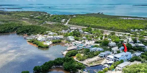 16 Seaside Ave
