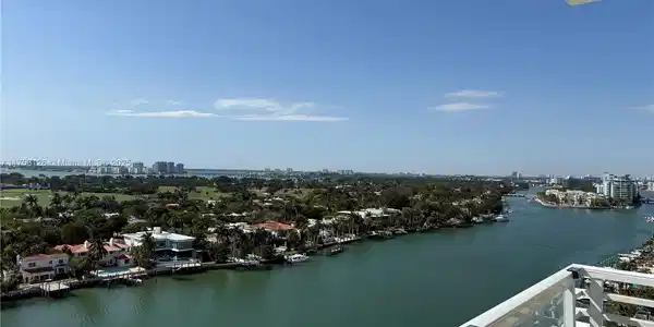 5600 Collins Ave