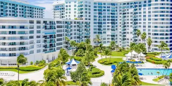 5161 Collins Ave