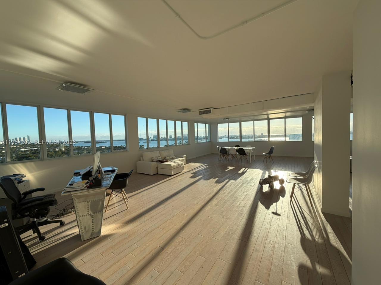 Image 3: .