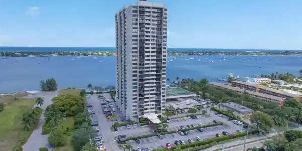 5600 N Flagler